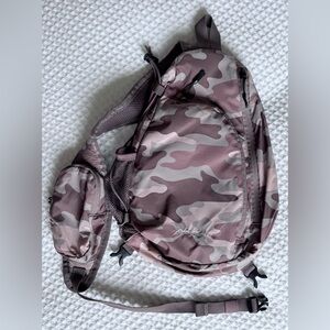 Eddie Bauer Stowaway cross-body bag